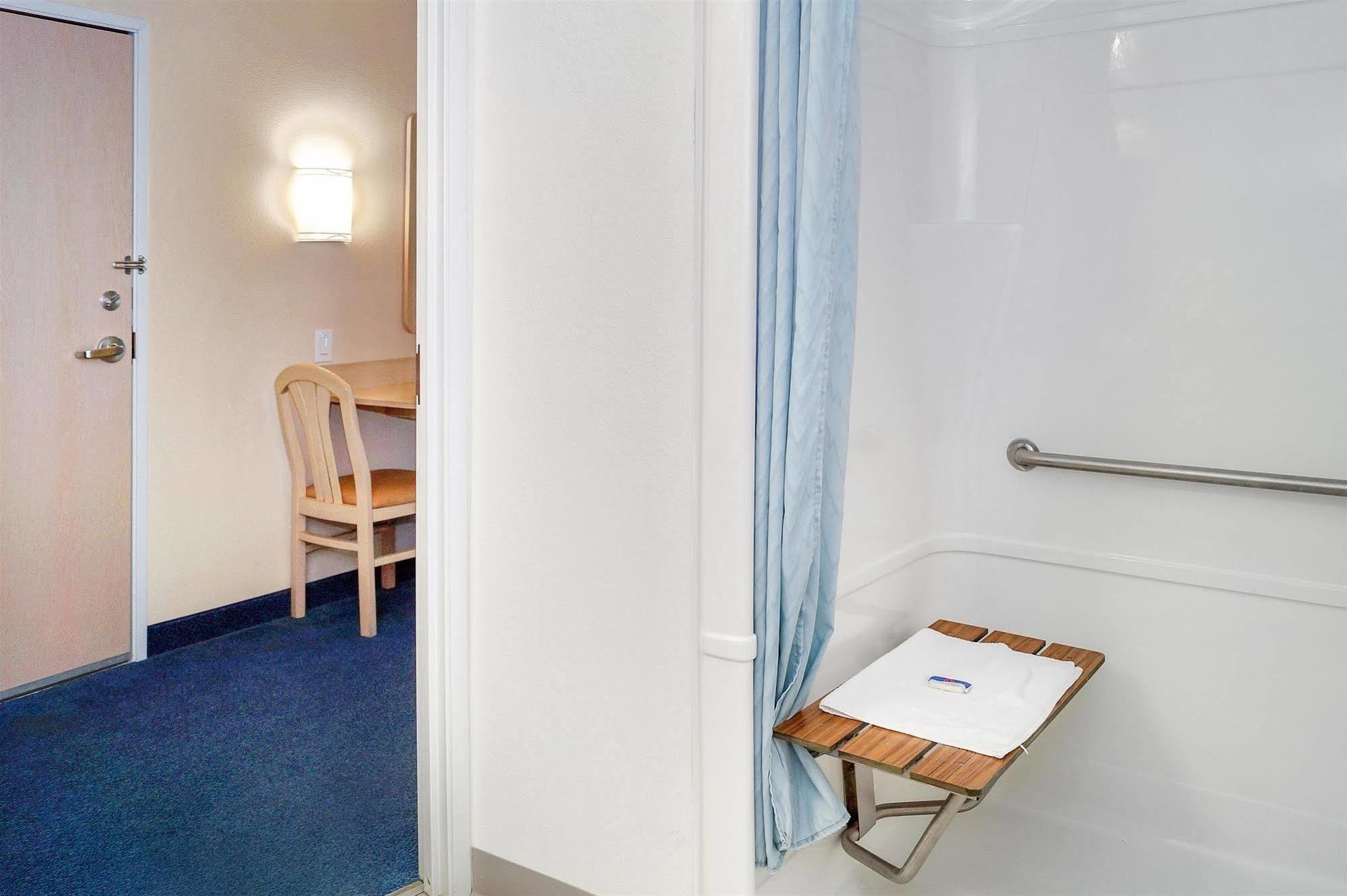 Motel 6-Peterborough, On Eksteriør billede
