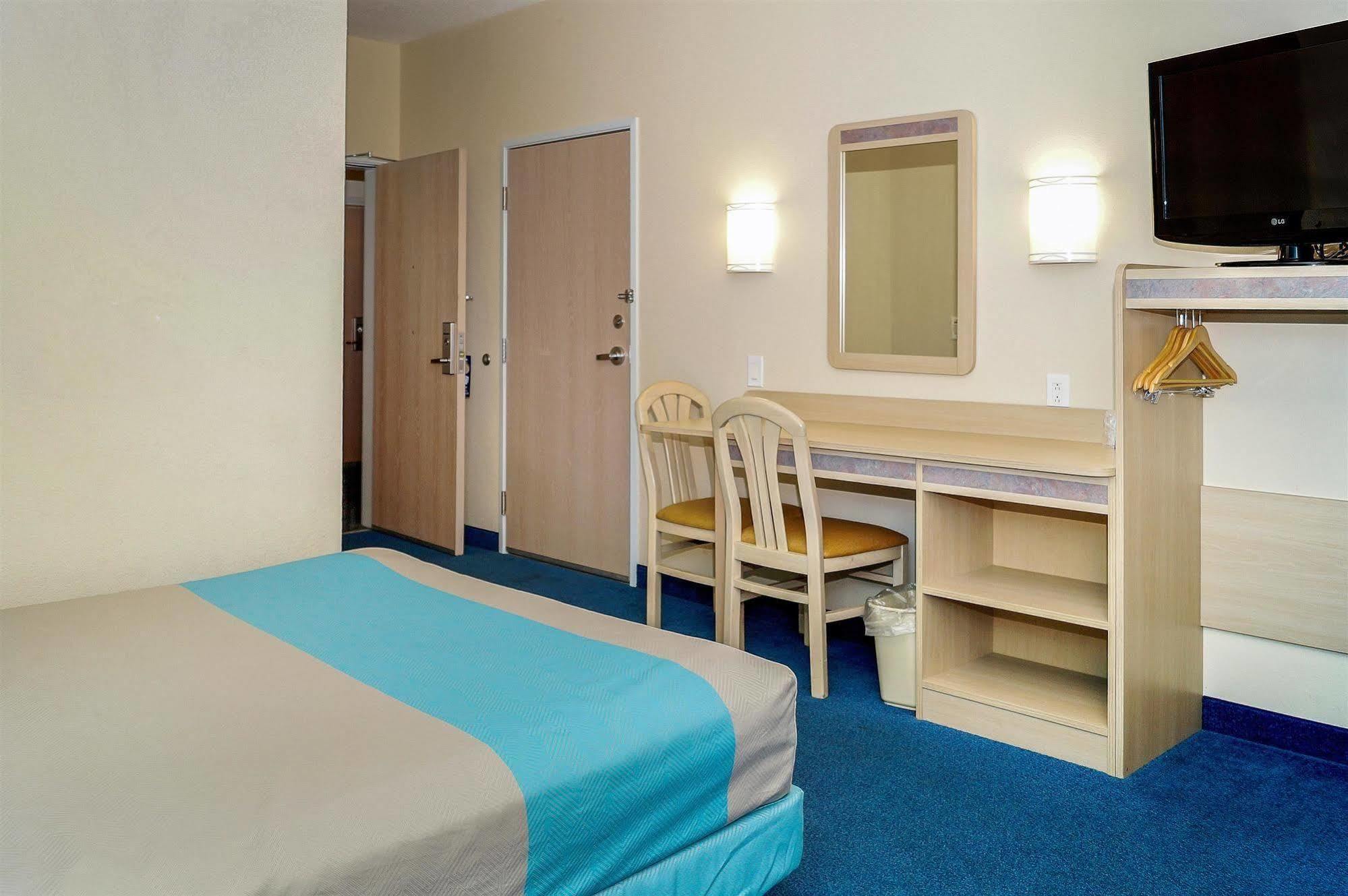 Motel 6-Peterborough, On Eksteriør billede
